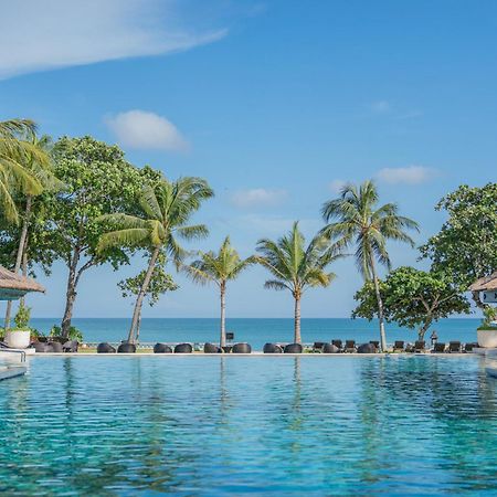 Intercontinental Bali Resort By Ihg Jimbaran Exterior foto The swimming pool at the resort