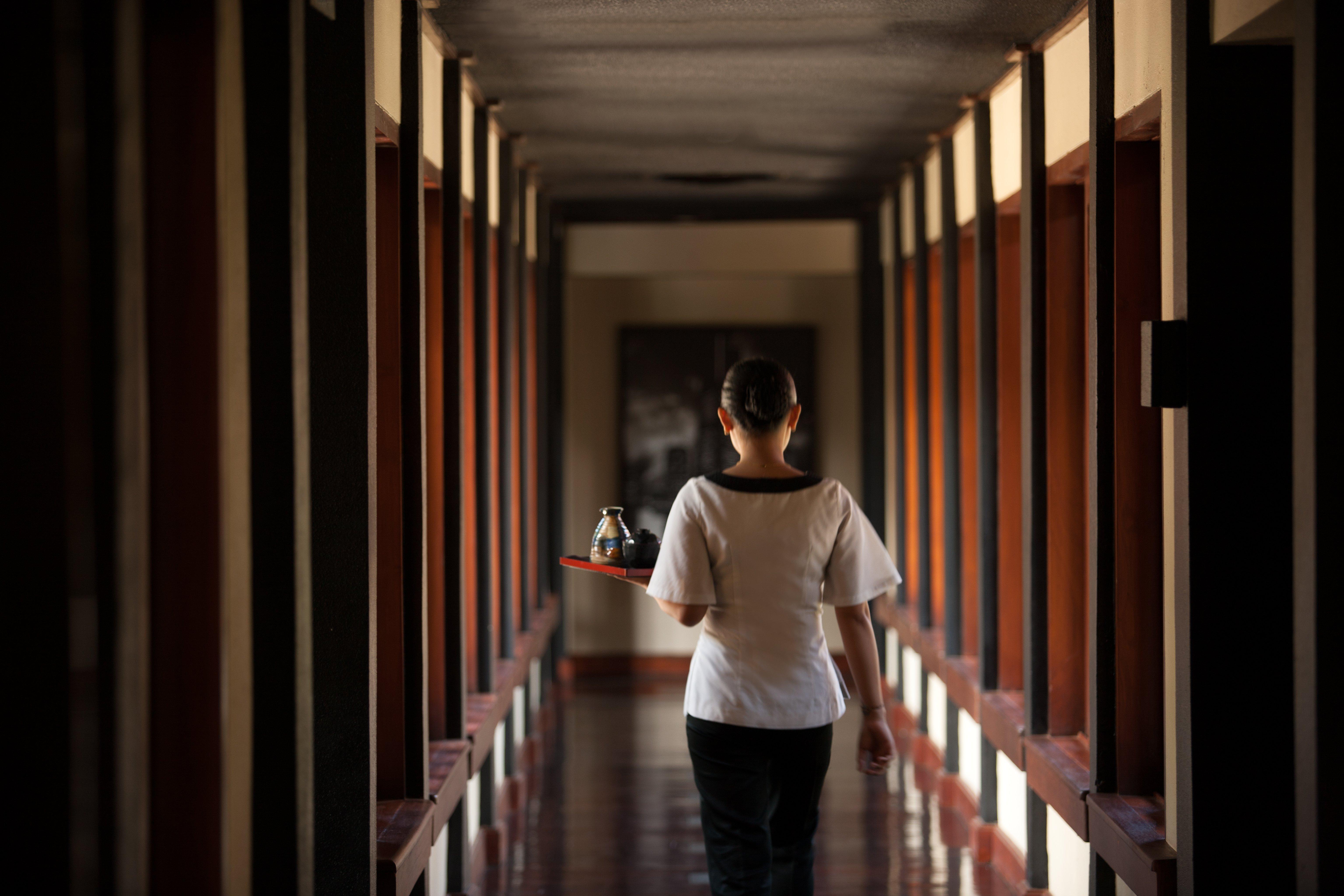 Intercontinental Bali Resort By Ihg Jimbaran Exterior foto A Thai hotel maid