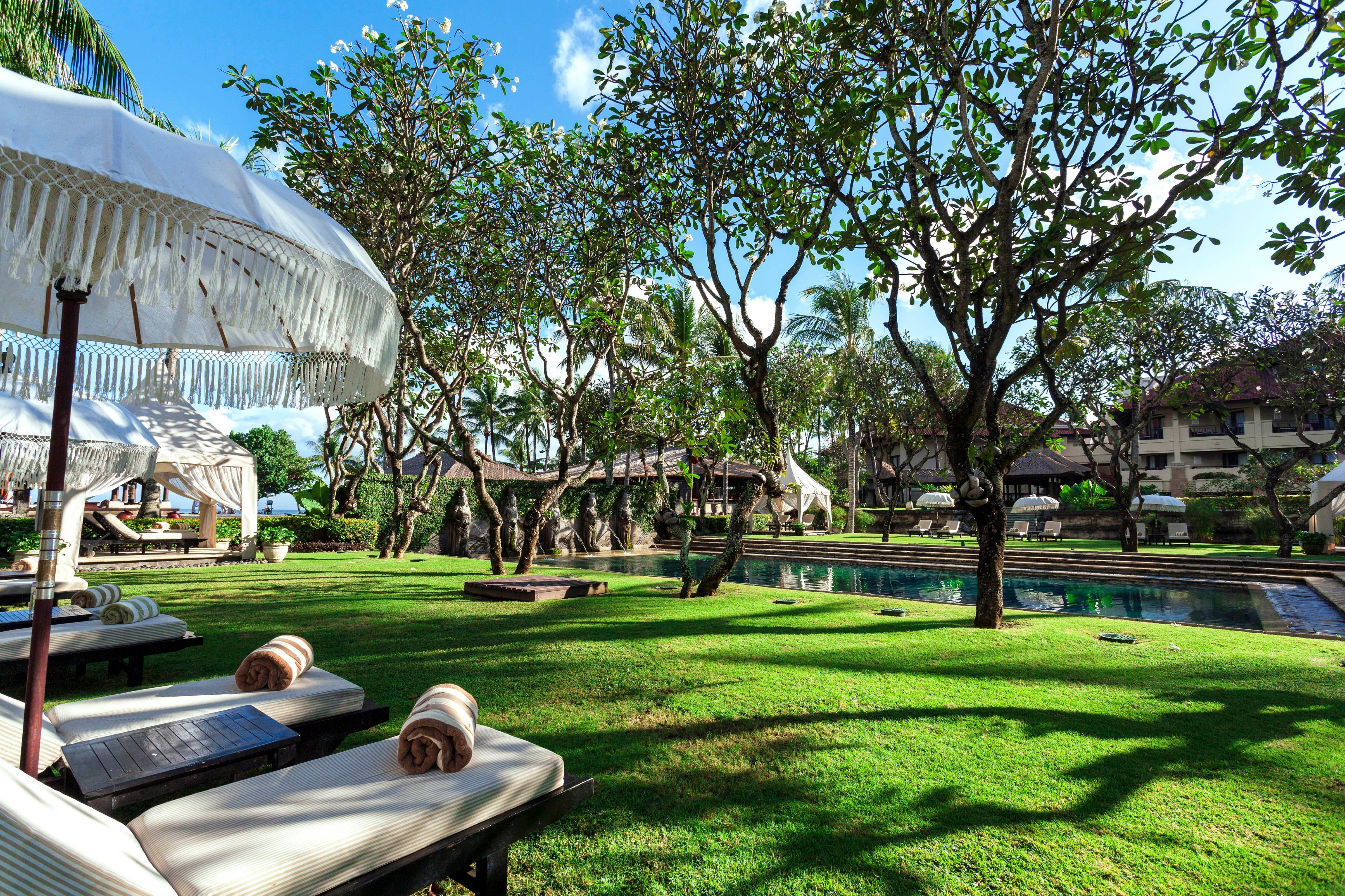 Intercontinental Bali Resort By Ihg Jimbaran Exterior foto The resort's gardens
