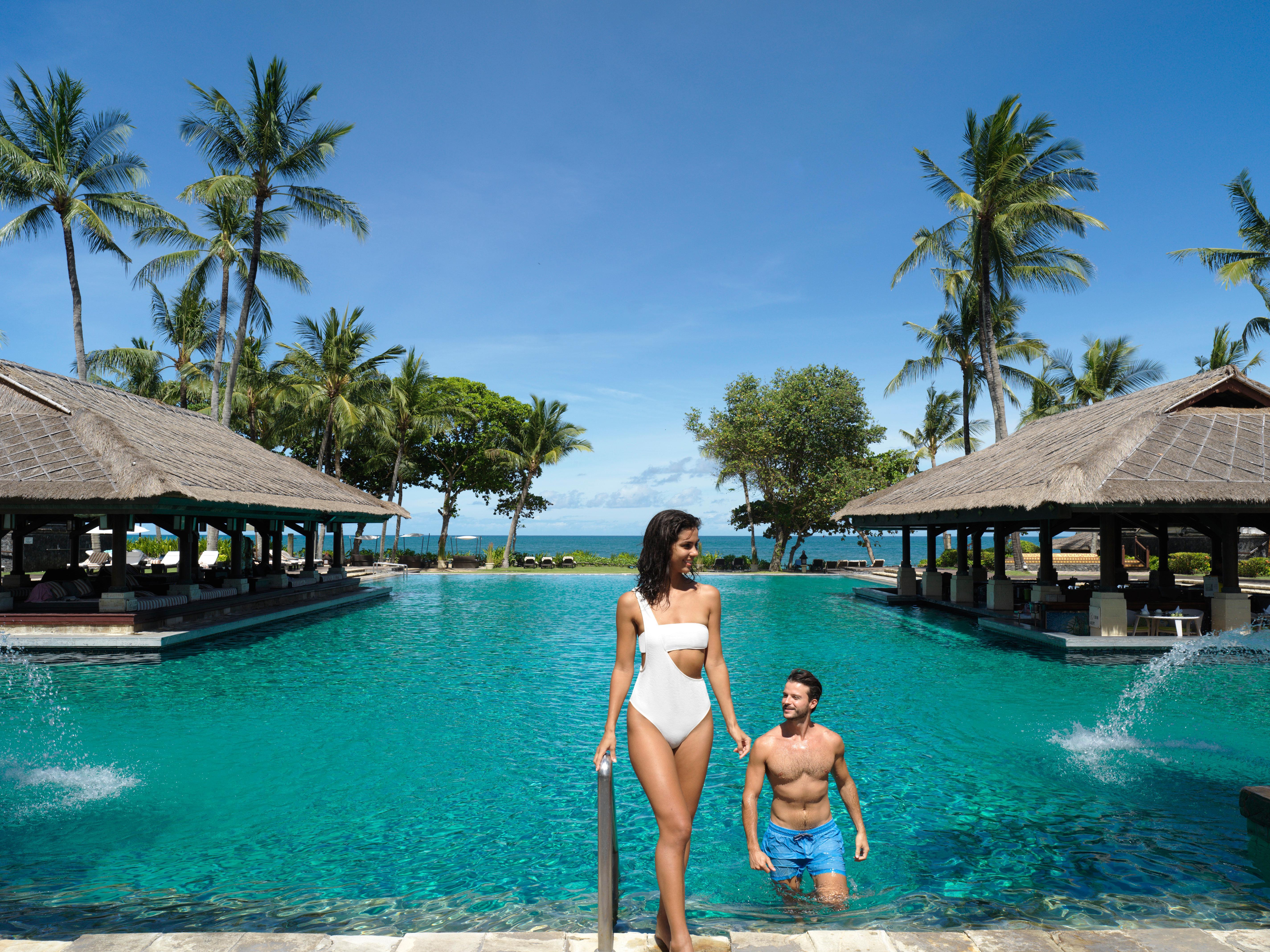 Intercontinental Bali Resort By Ihg Jimbaran Exterior foto The Beachfront Pool at The Westin Resort Nusa Dua