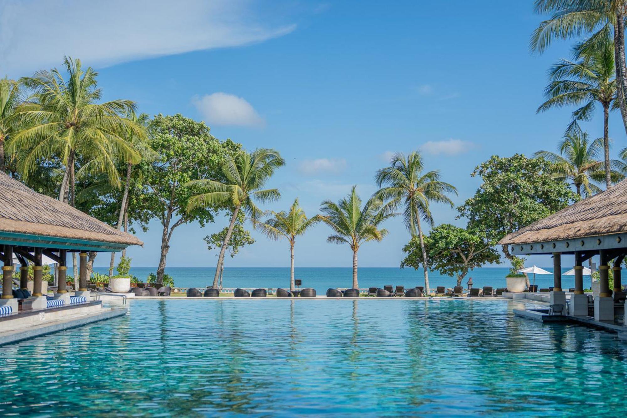 Intercontinental Bali Resort By Ihg Jimbaran Exterior foto The swimming pool at the resort