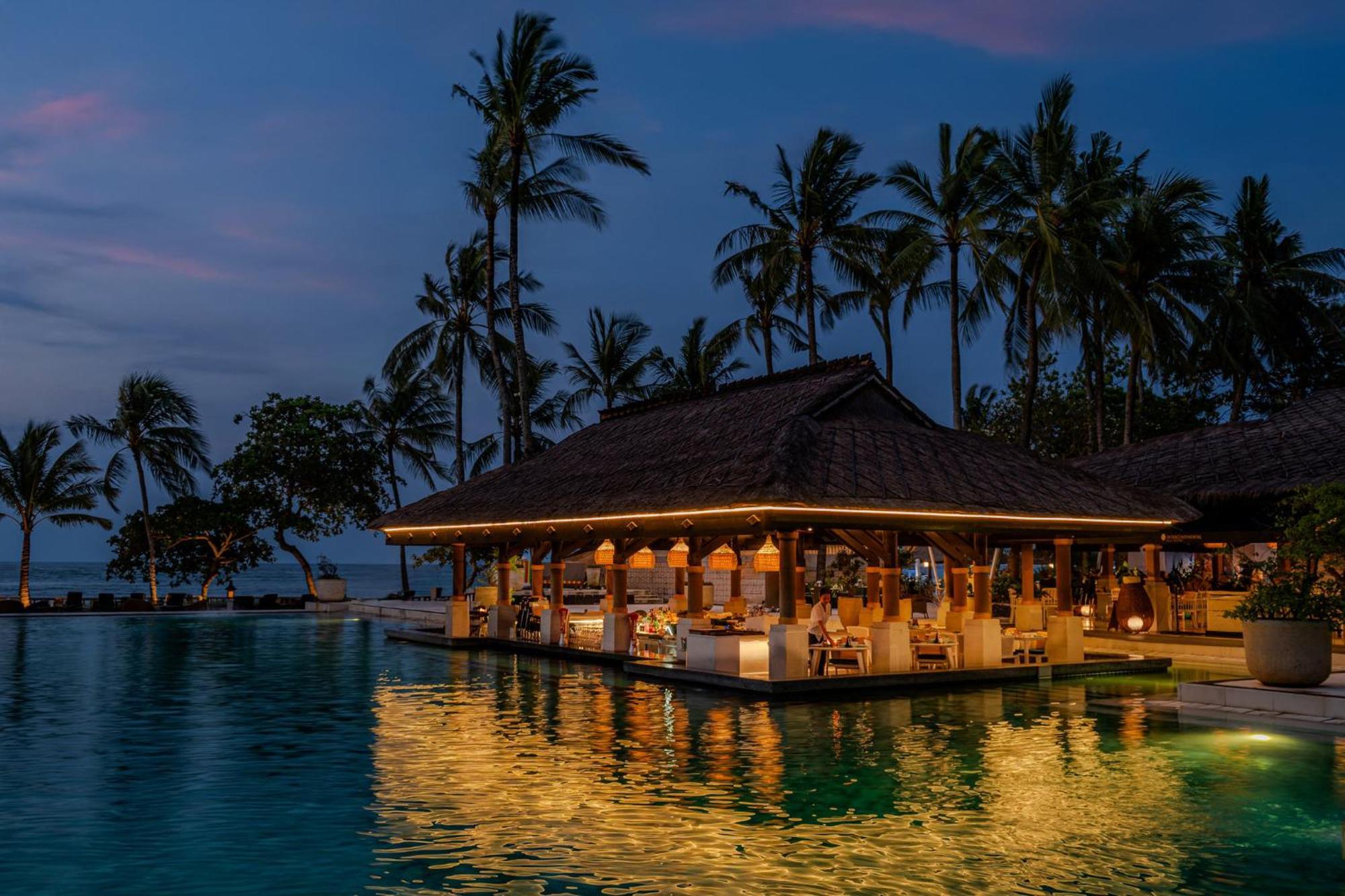 Intercontinental Bali Resort By Ihg Jimbaran Exterior foto The Beach Bar at The Westin Maldives