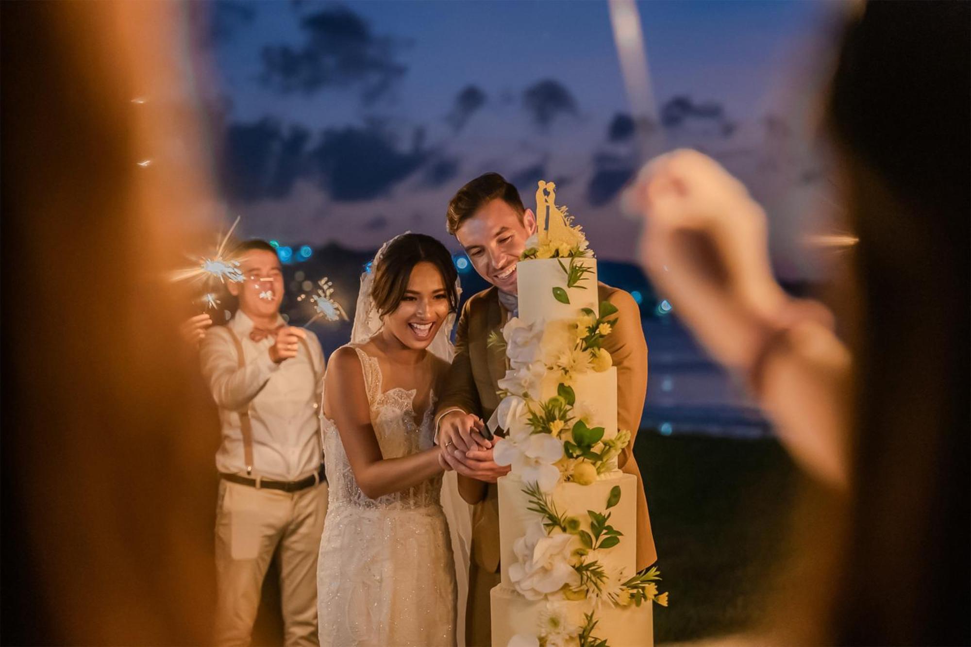 Intercontinental Bali Resort By Ihg Jimbaran Exterior foto A wedding in Cancun, Mexico