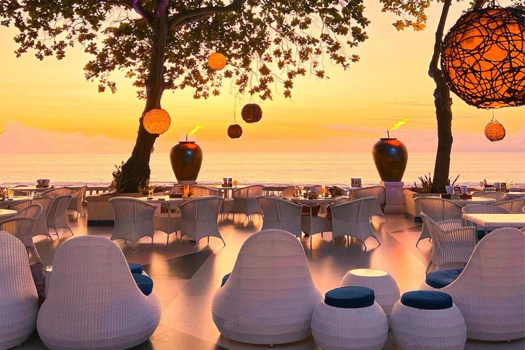Intercontinental Bali Resort By Ihg Jimbaran Exterior foto Sunset at the beach club